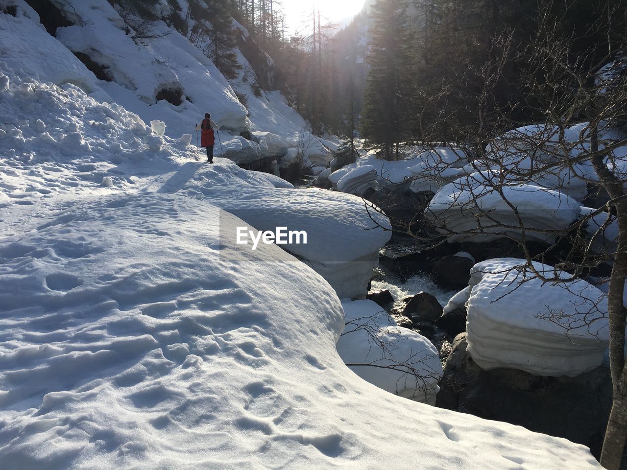 SCENIC VIEW OF SNOWCAPPED MOUNTAIN