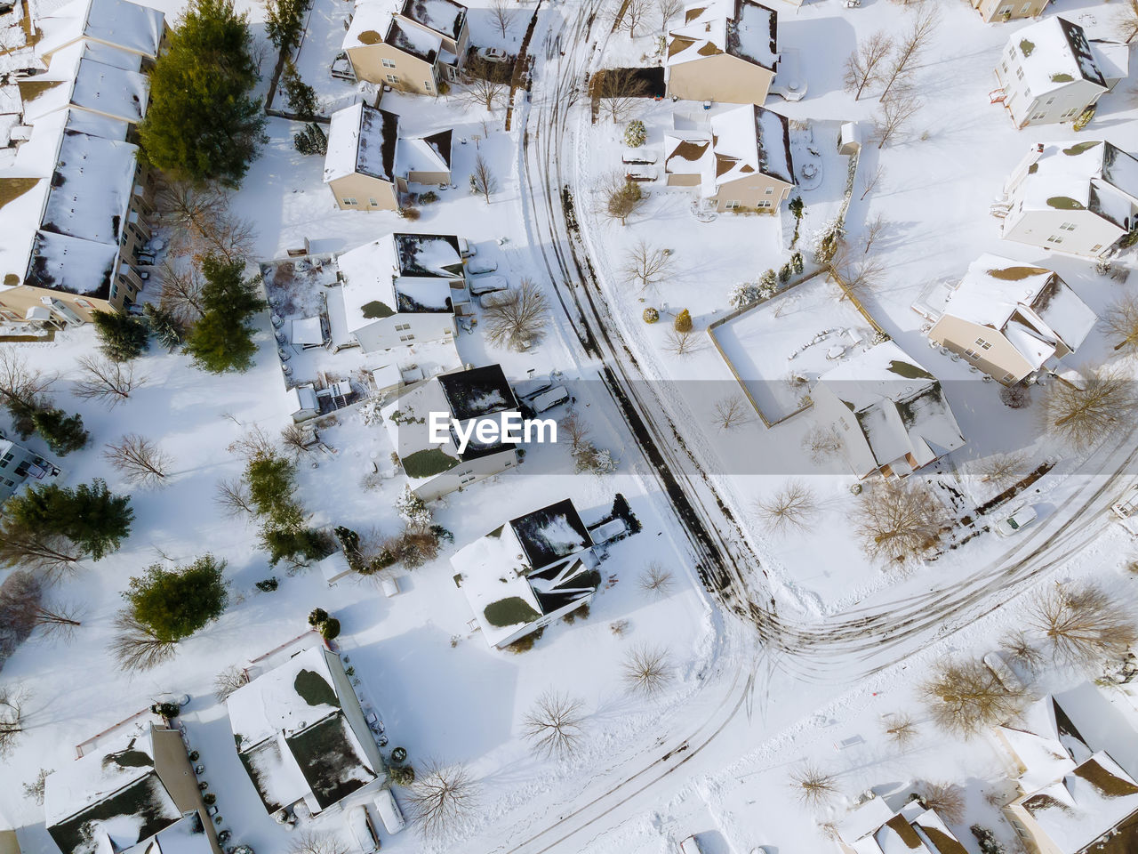 HIGH ANGLE VIEW OF SNOW COVERED BUILDING