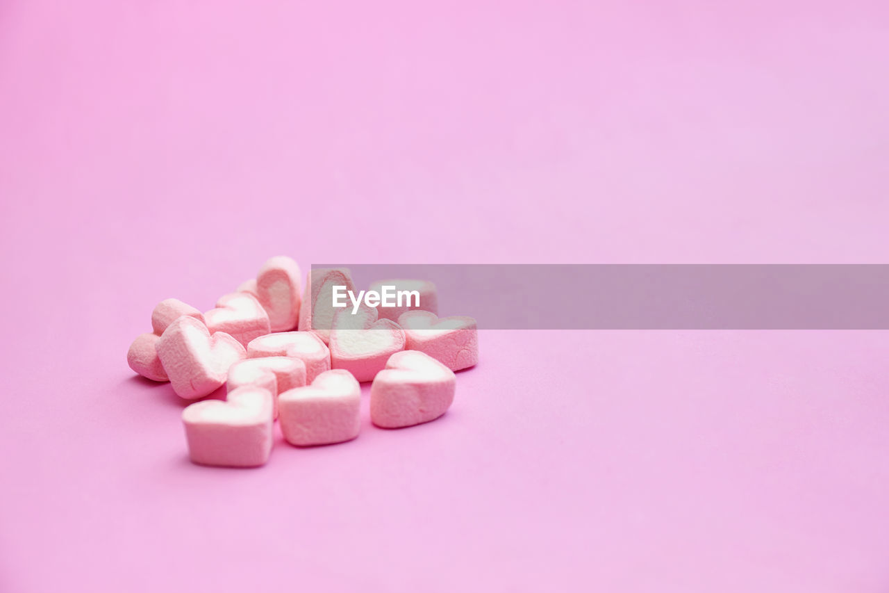 CLOSE-UP OF PINK CAKE