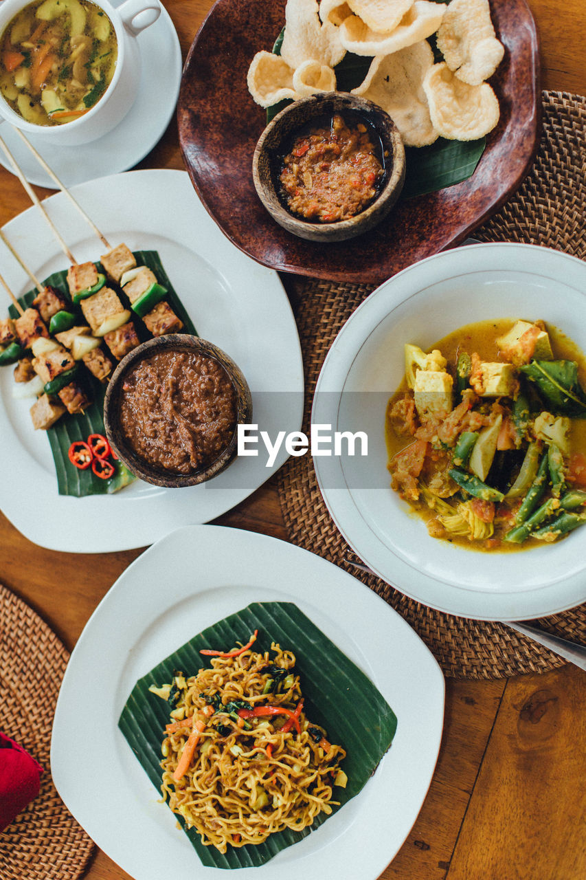 HIGH ANGLE VIEW OF MEAL SERVED IN PLATE