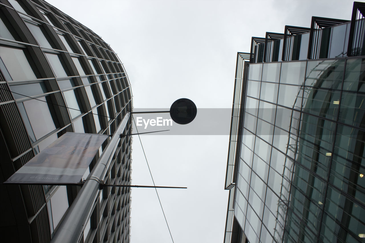 LOW ANGLE VIEW OF MODERN OFFICE BUILDING AGAINST CLEAR SKY