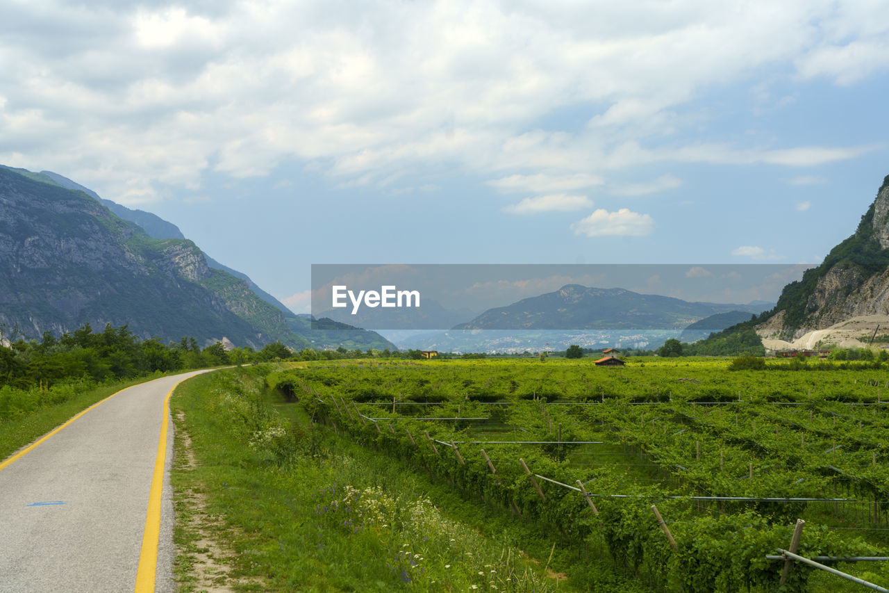 SCENIC VIEW OF ROAD BY MOUNTAINS AGAINST SKY