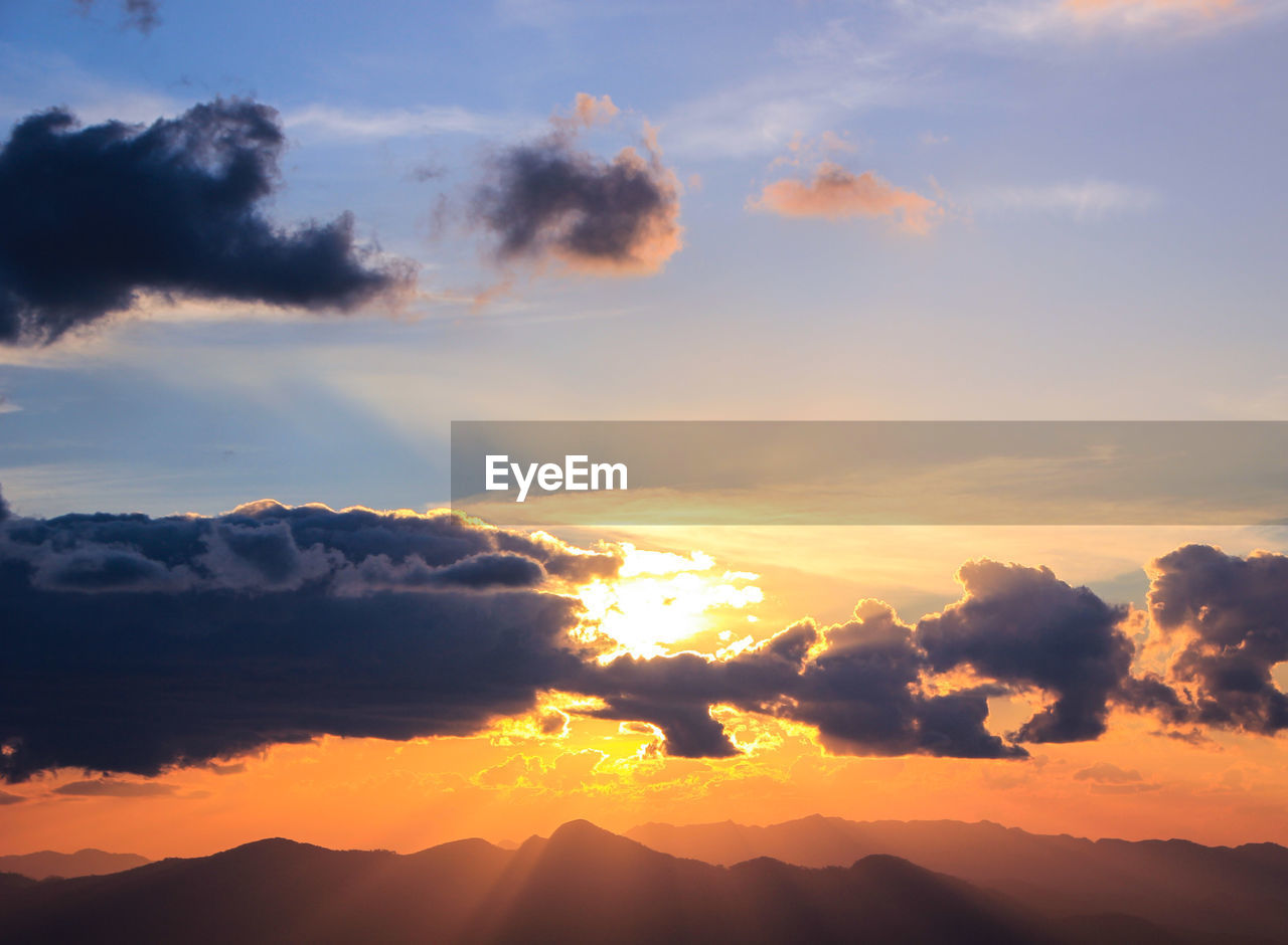 SCENIC VIEW OF DRAMATIC SKY OVER SILHOUETTE MOUNTAINS