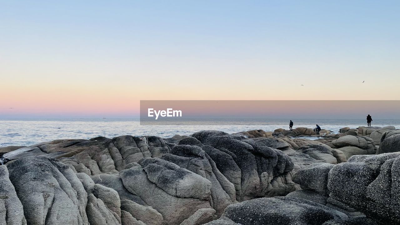 Horizontal line on a rock
