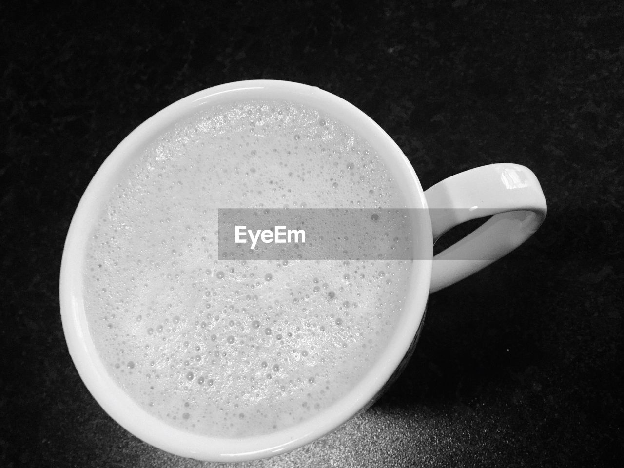 CLOSE-UP OF TEA ON TABLE