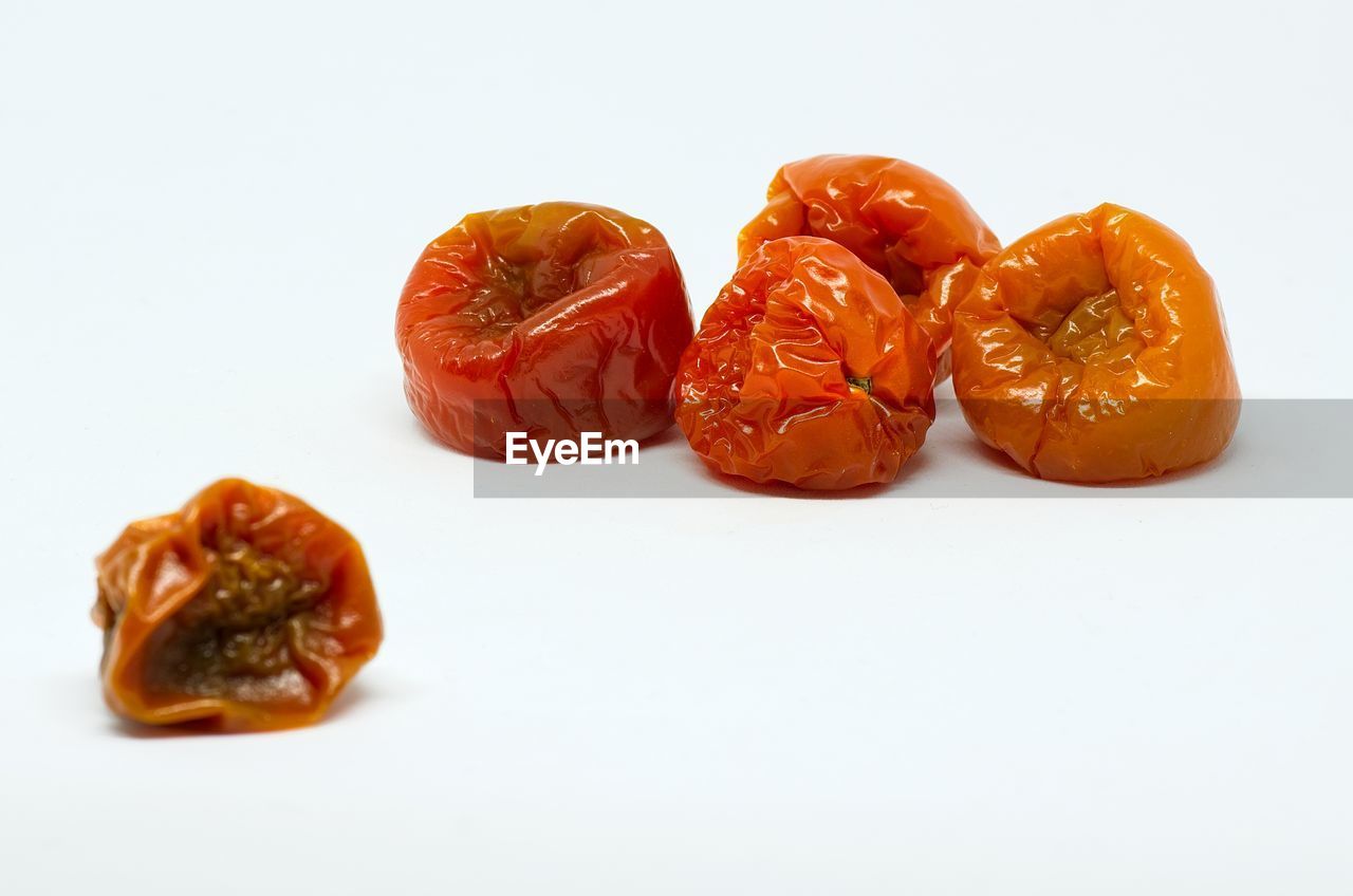 CLOSE-UP OF STRAWBERRIES