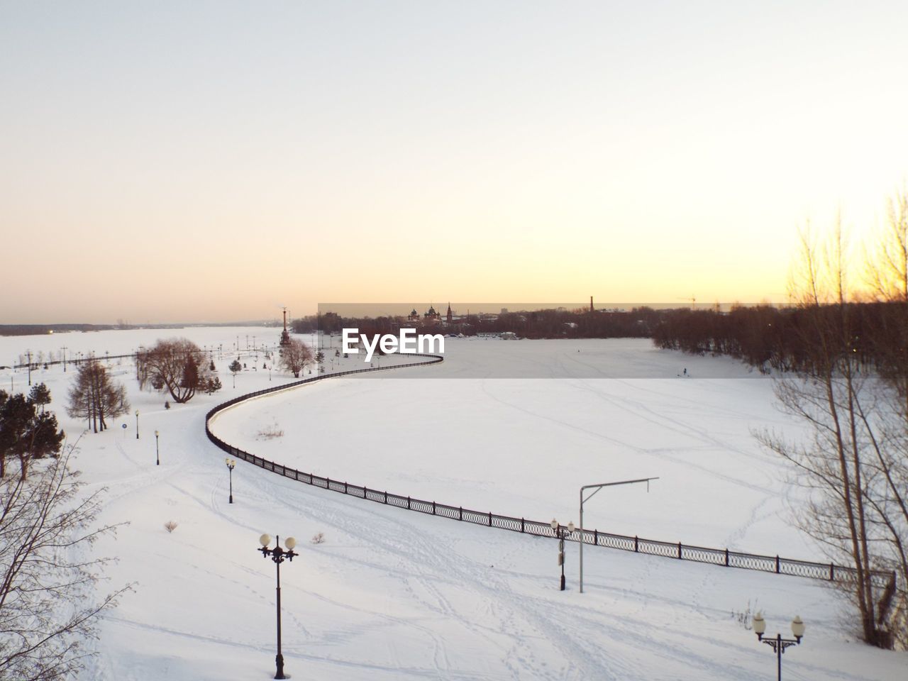 SCENIC VIEW OF FROZEN LAKE AGAINST CLEAR SKY