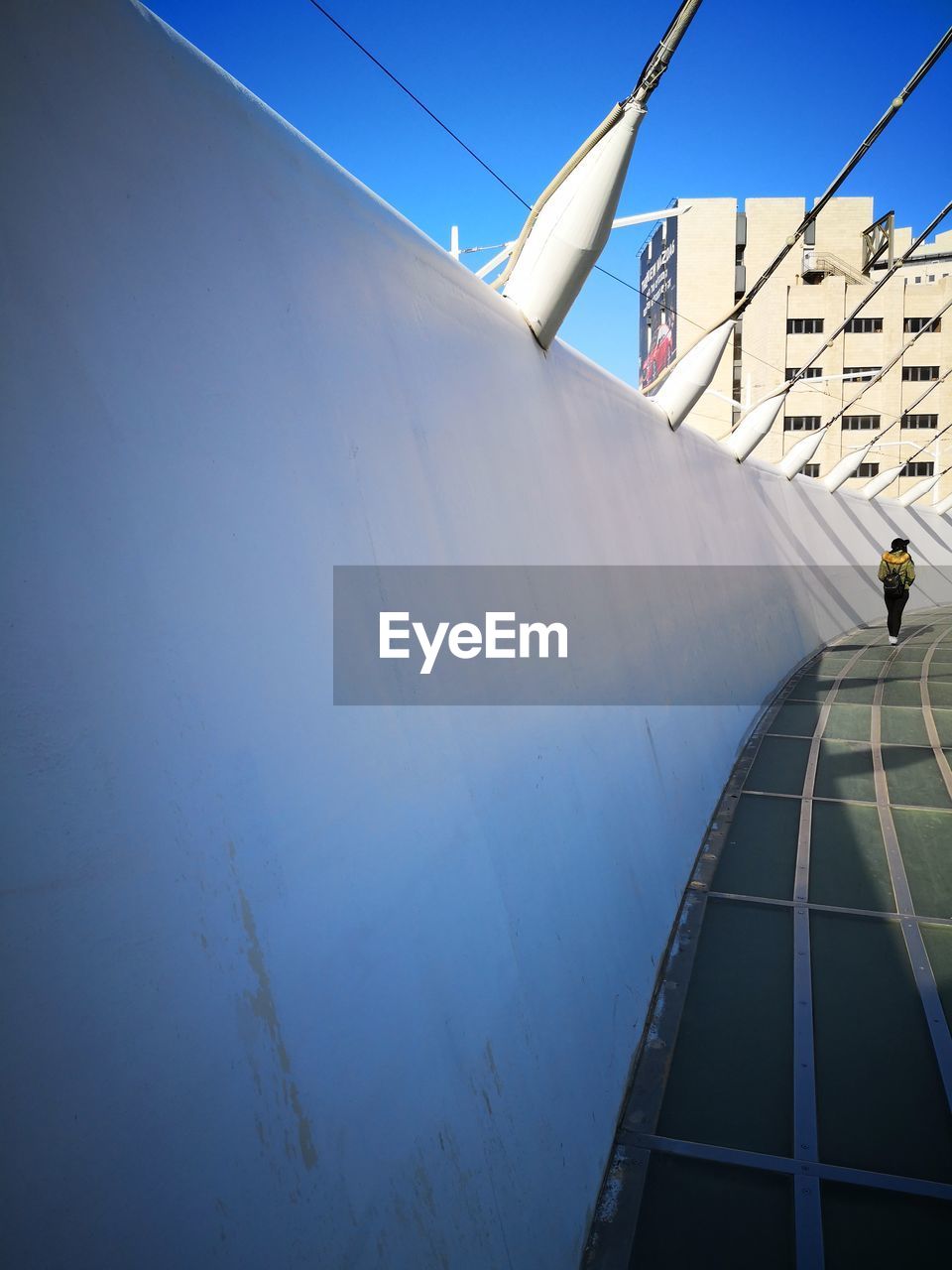 LOW ANGLE VIEW OF BUILDING AGAINST CLEAR SKY