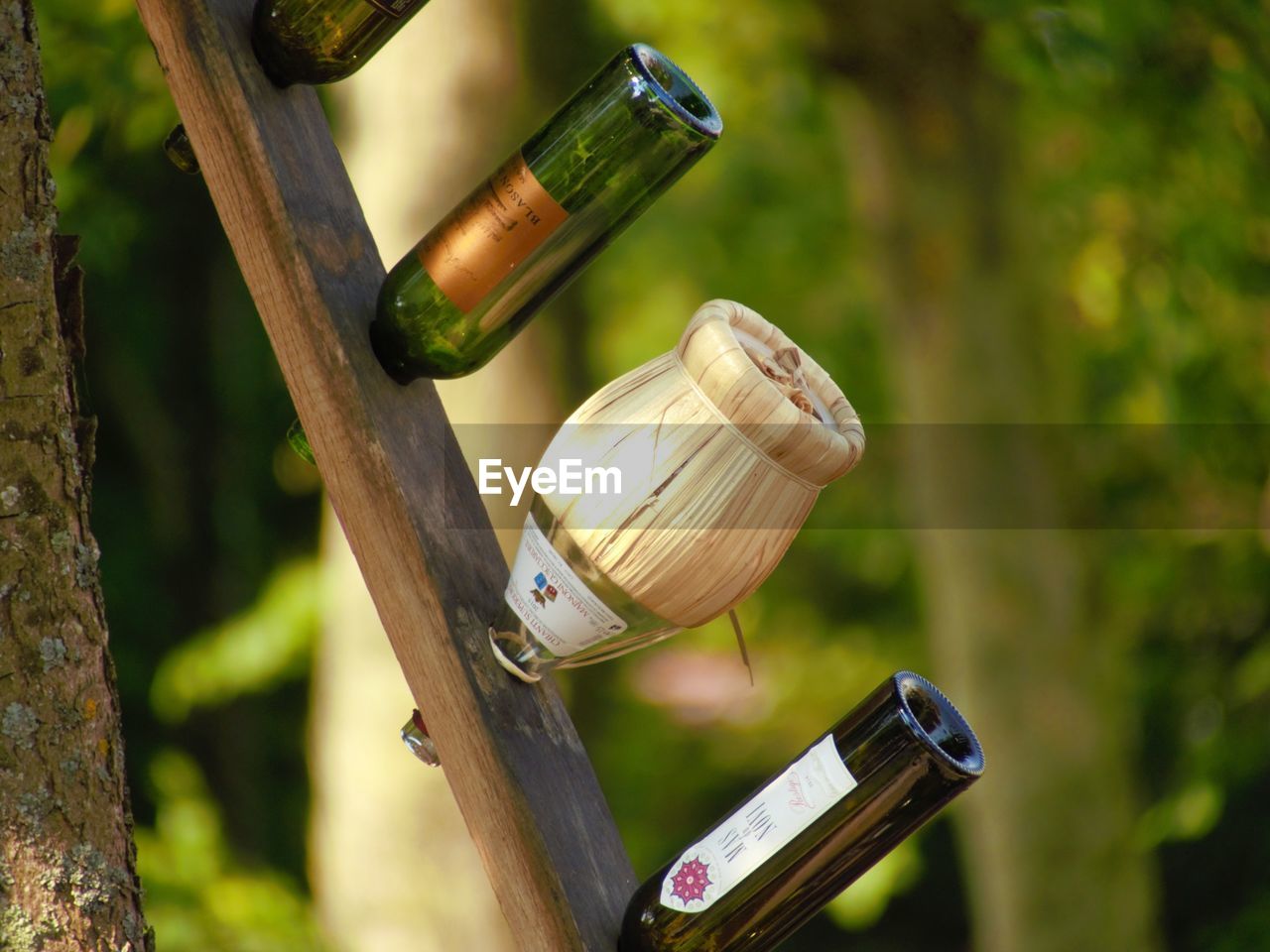 CLOSE-UP OF WINE BOTTLE ON TABLE