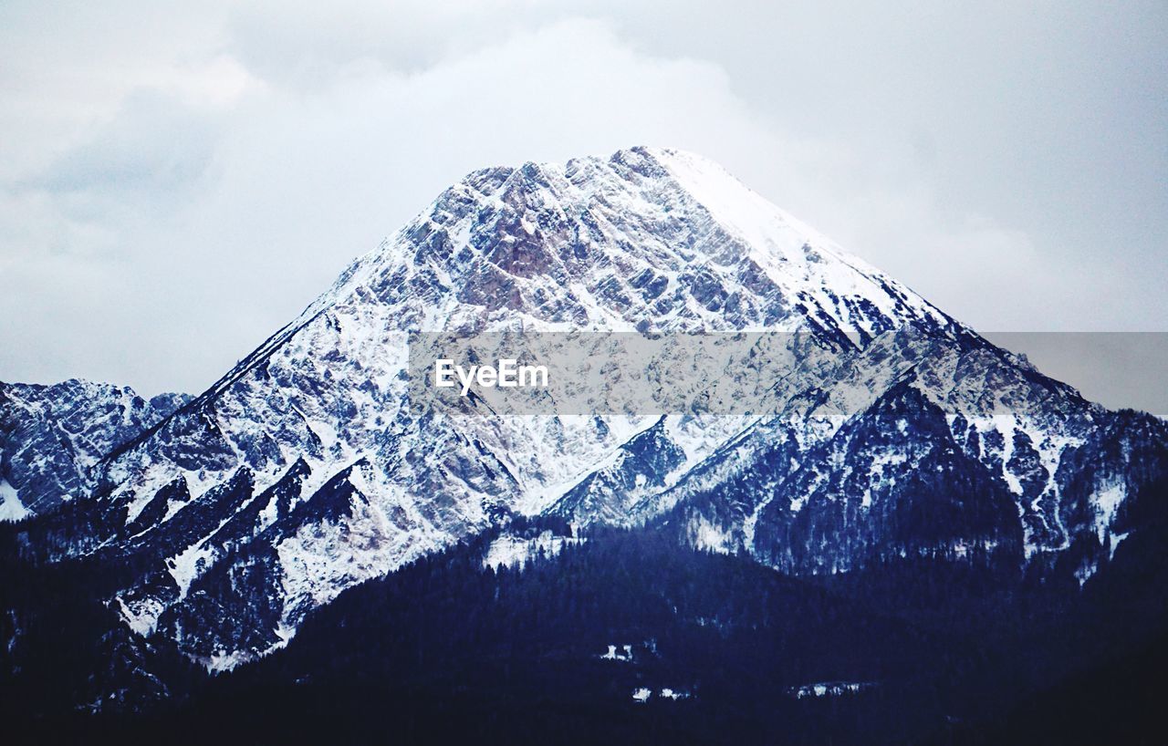 AERIAL VIEW OF SNOWCAPPED MOUNTAIN AGAINST SKY