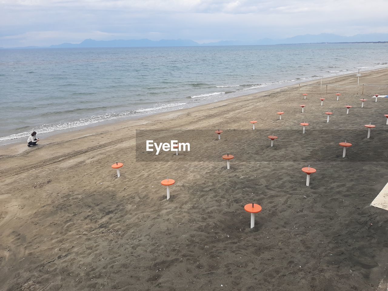 HIGH ANGLE VIEW OF BEACH