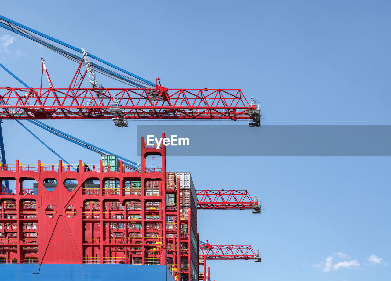LOW ANGLE VIEW OF CRANE AGAINST SKY
