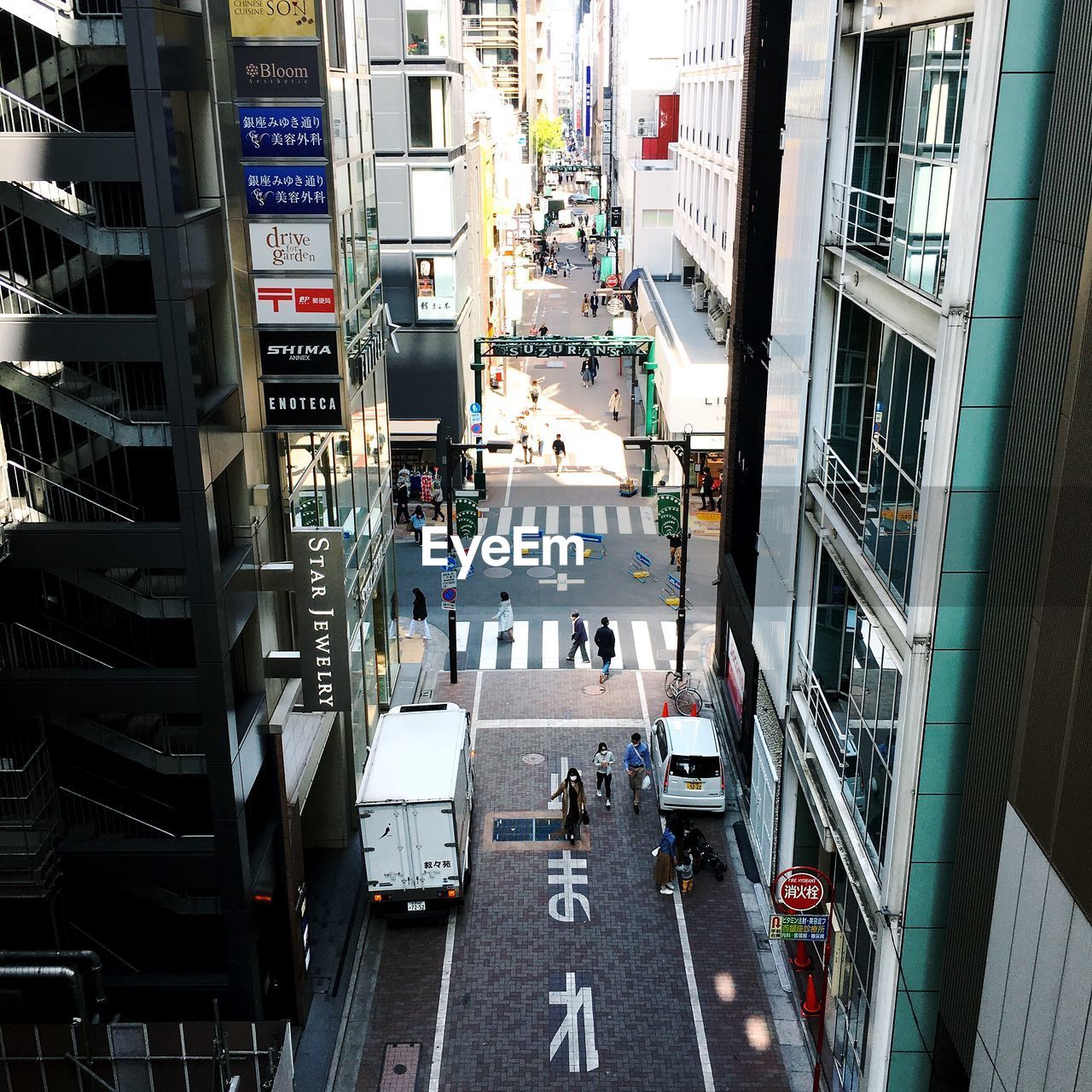 HIGH ANGLE VIEW OF STREET AMIDST BUILDINGS