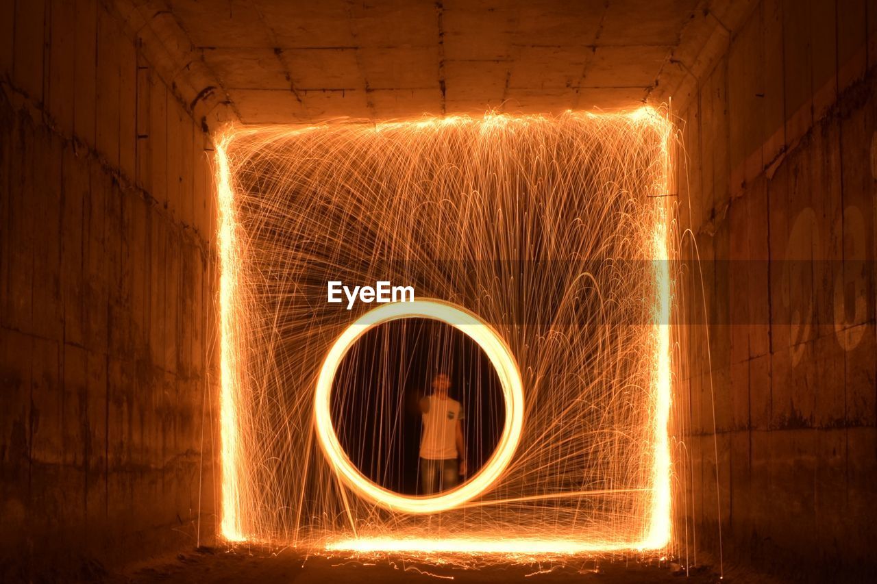 Young man making wire wools in tunnel