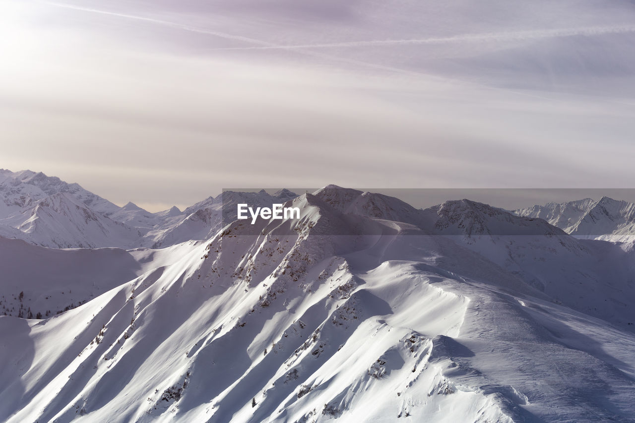 SNOWCAPPED MOUNTAIN AGAINST SKY
