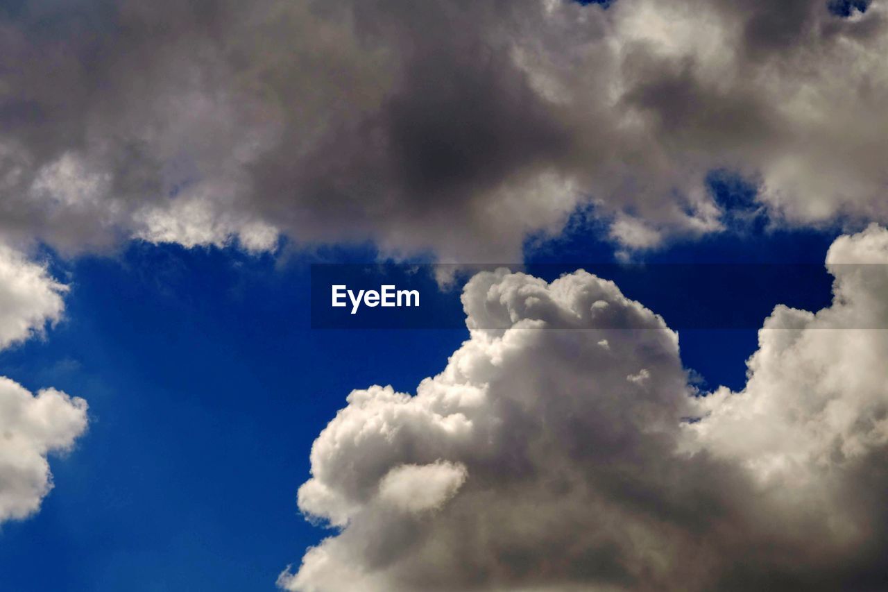 LOW ANGLE VIEW OF CLOUDSCAPE AGAINST SKY