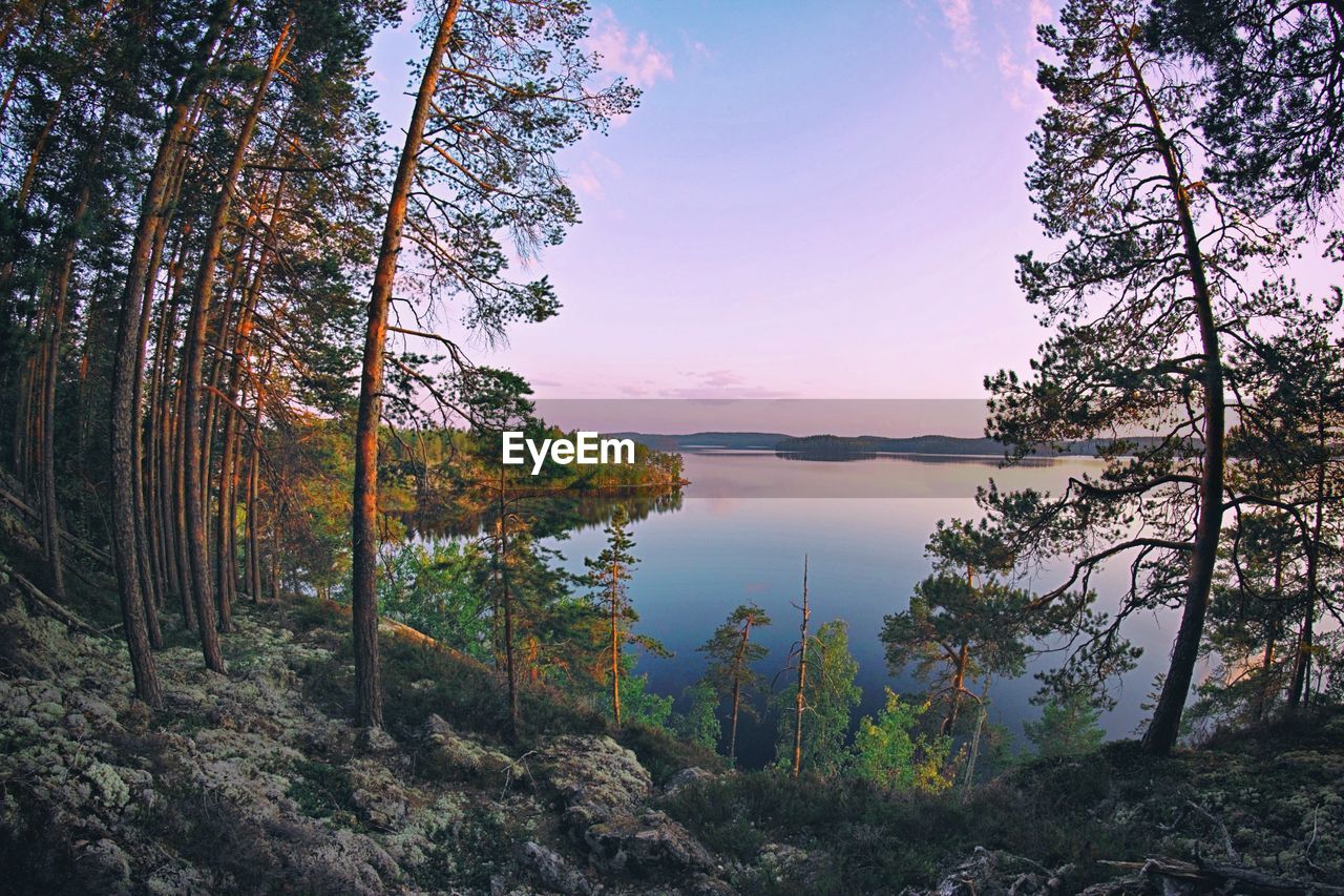 SCENIC VIEW OF LAKE AGAINST SKY DURING SUNSET