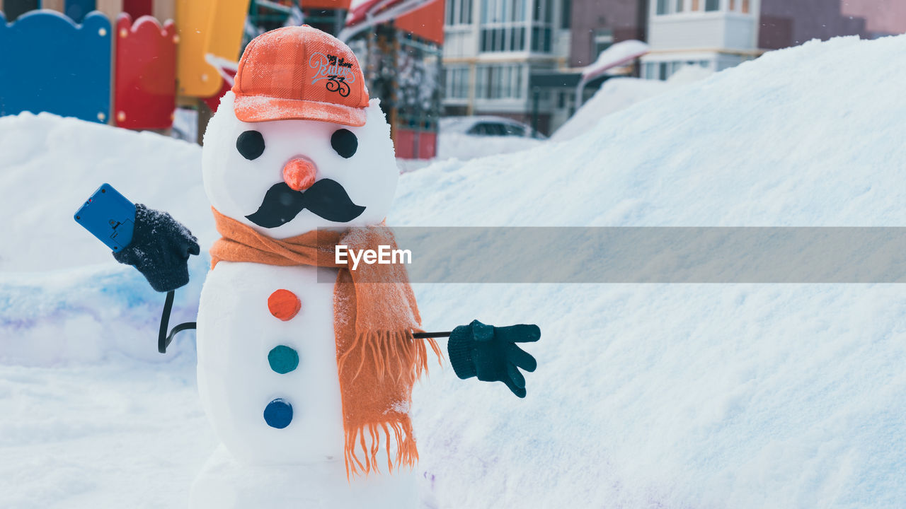 snow, snowman, winter, cold temperature, nature, fun, childhood, day, cartoon, representation, outdoors, child, architecture, white, building exterior, built structure