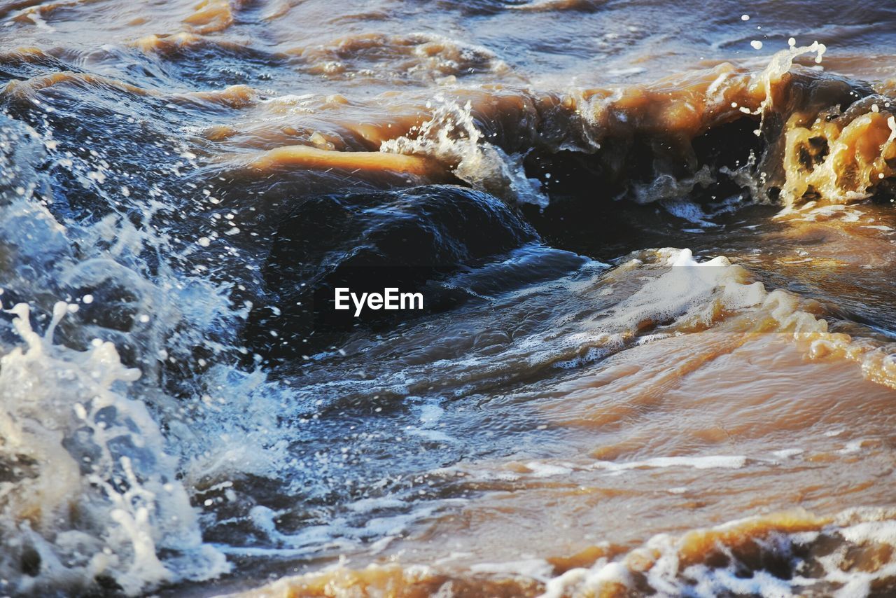 WAVES FLOWING THROUGH ROCKS