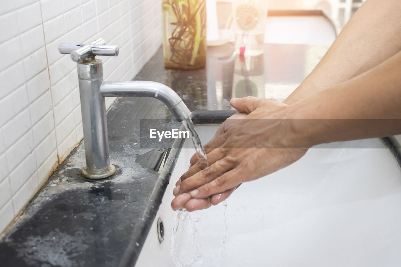 MIDSECTION OF WOMAN IN BATHROOM