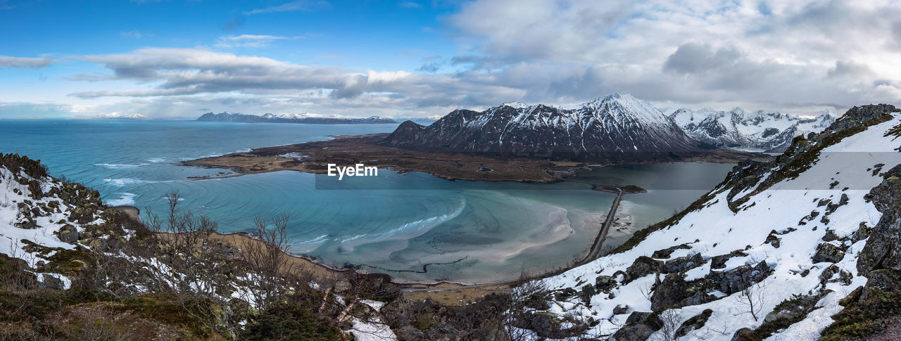 PANORAMIC VIEW OF SNOWCAPPED MOUNTAIN AGAINST SKY