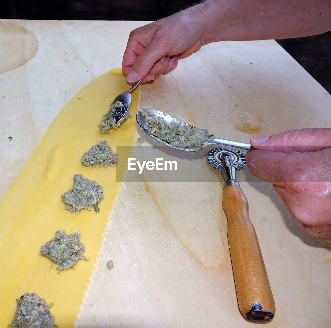 CLOSE-UP HIGH ANGLE VIEW OF MAN HAND HOLDING TABLE