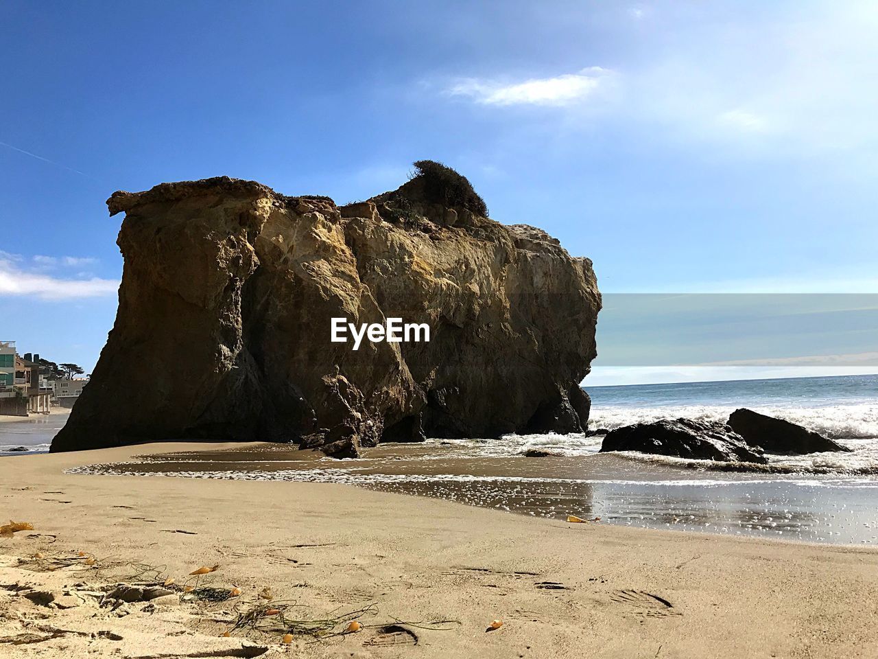 SCENIC VIEW OF ROCK FORMATION BY SEA AGAINST SKY