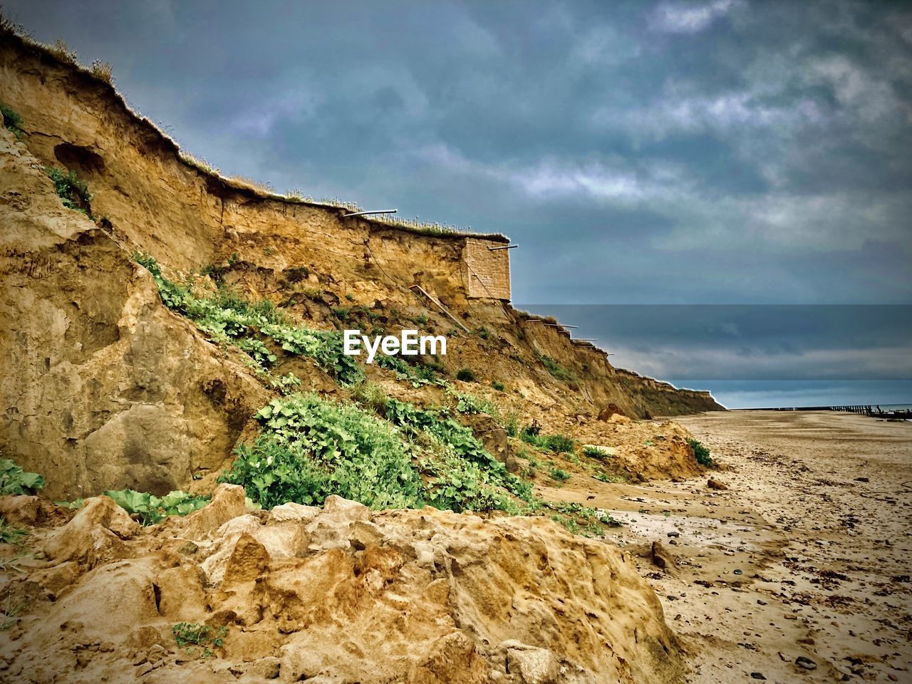 SCENIC VIEW OF ROCK FORMATION AGAINST SKY