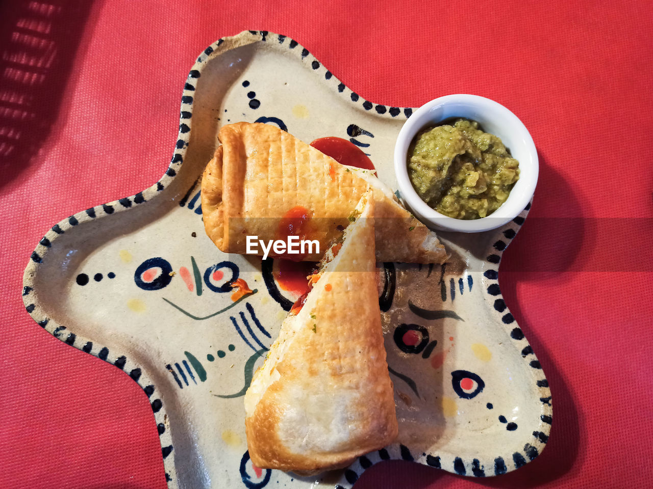 HIGH ANGLE VIEW OF FOOD ON TABLE