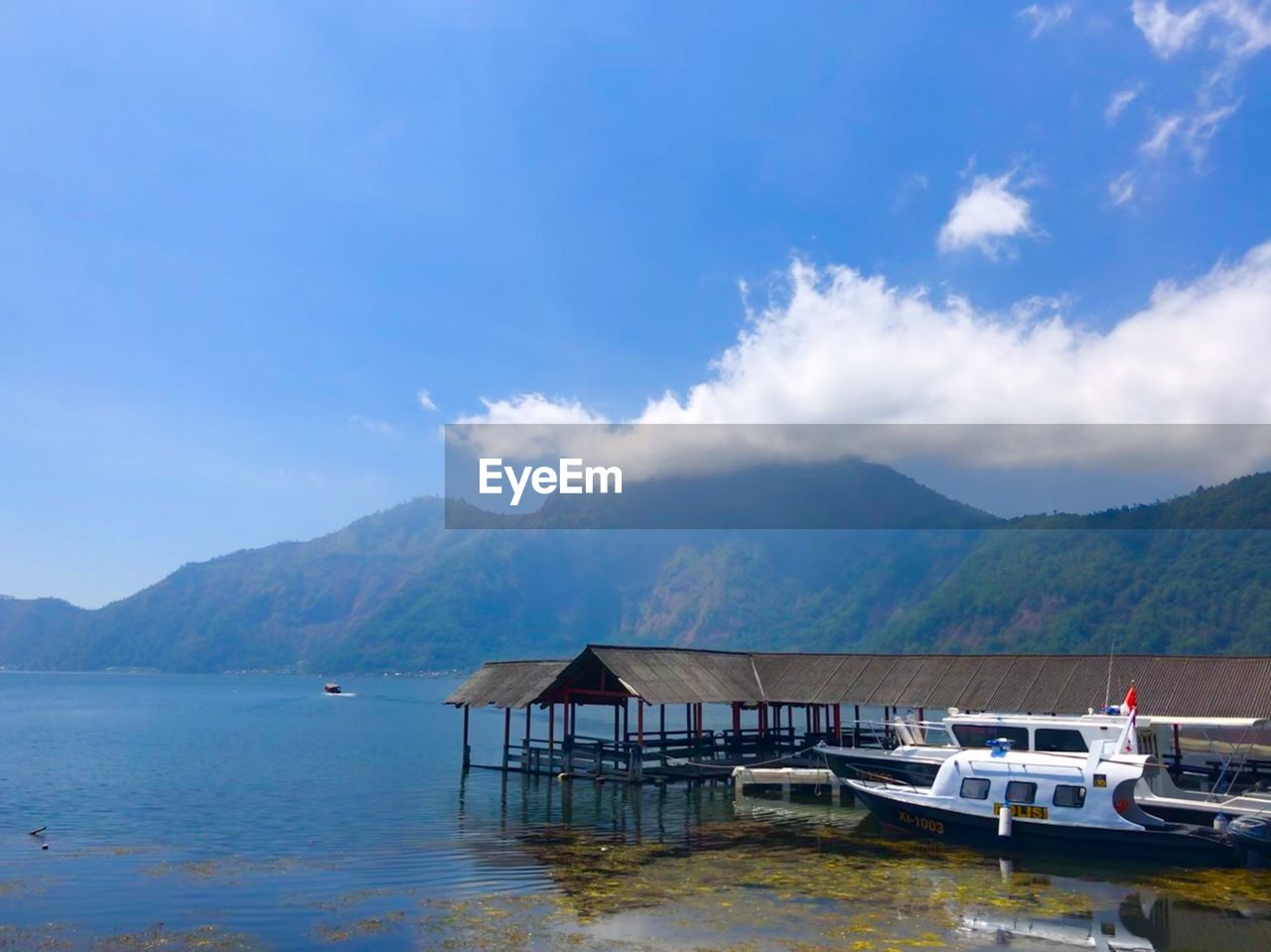 SCENIC VIEW OF BOATS IN BAY