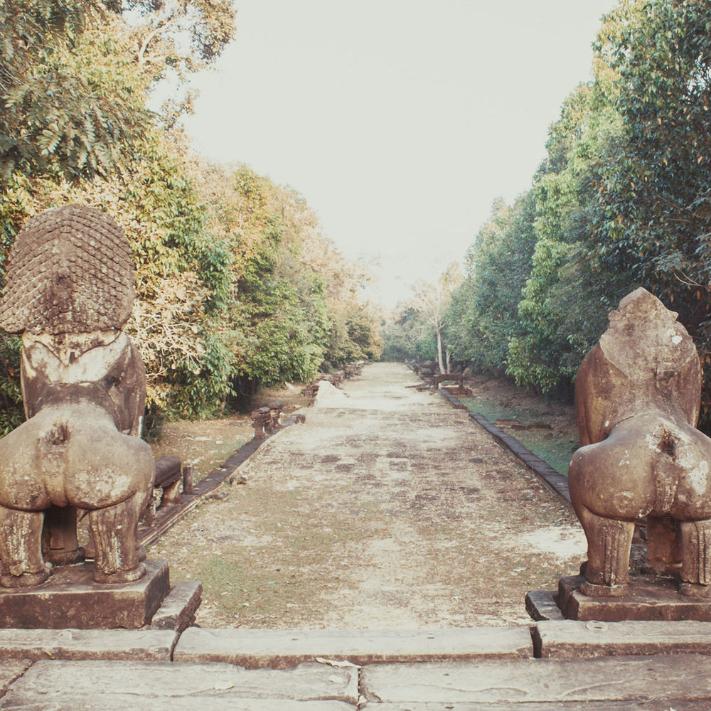 VIEW OF STATUE