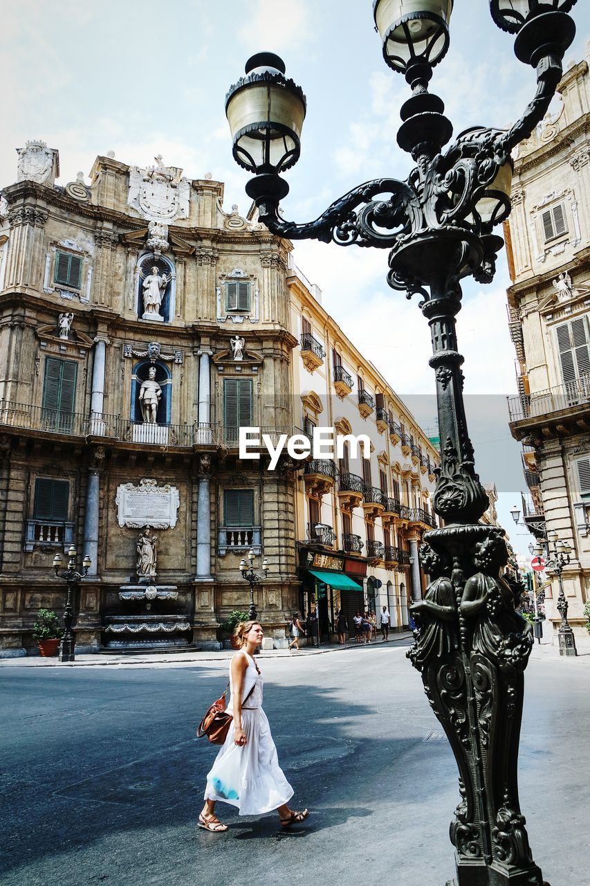 VIEW OF BUILDINGS IN CITY