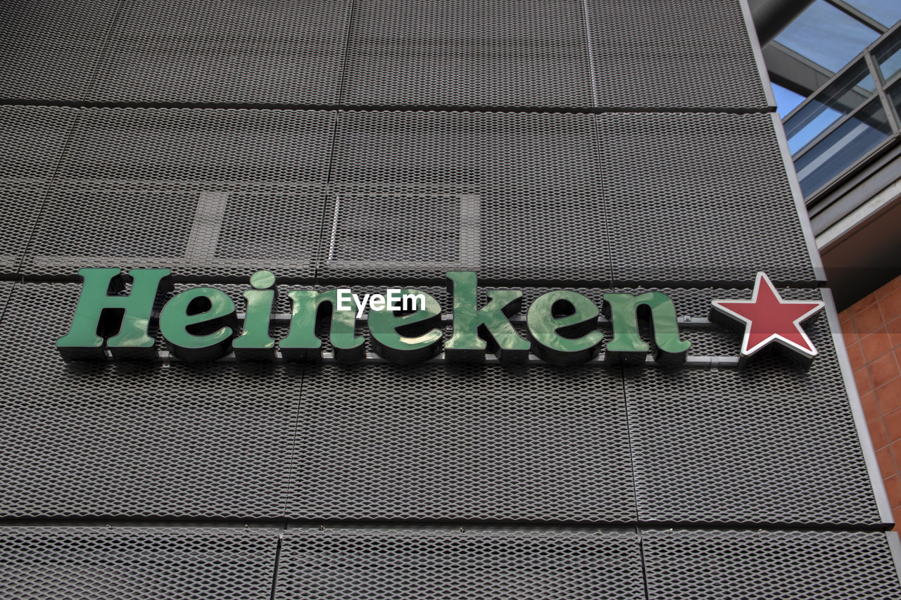 LOW ANGLE VIEW OF INFORMATION SIGN ON BUILDING