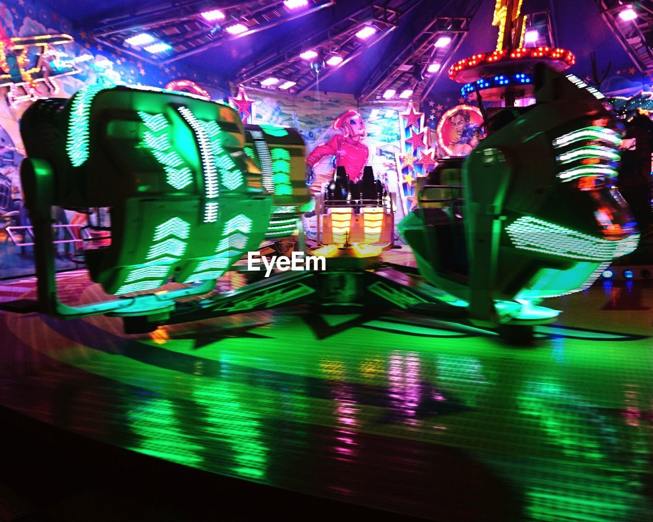 ILLUMINATED FERRIS WHEEL AT NIGHT