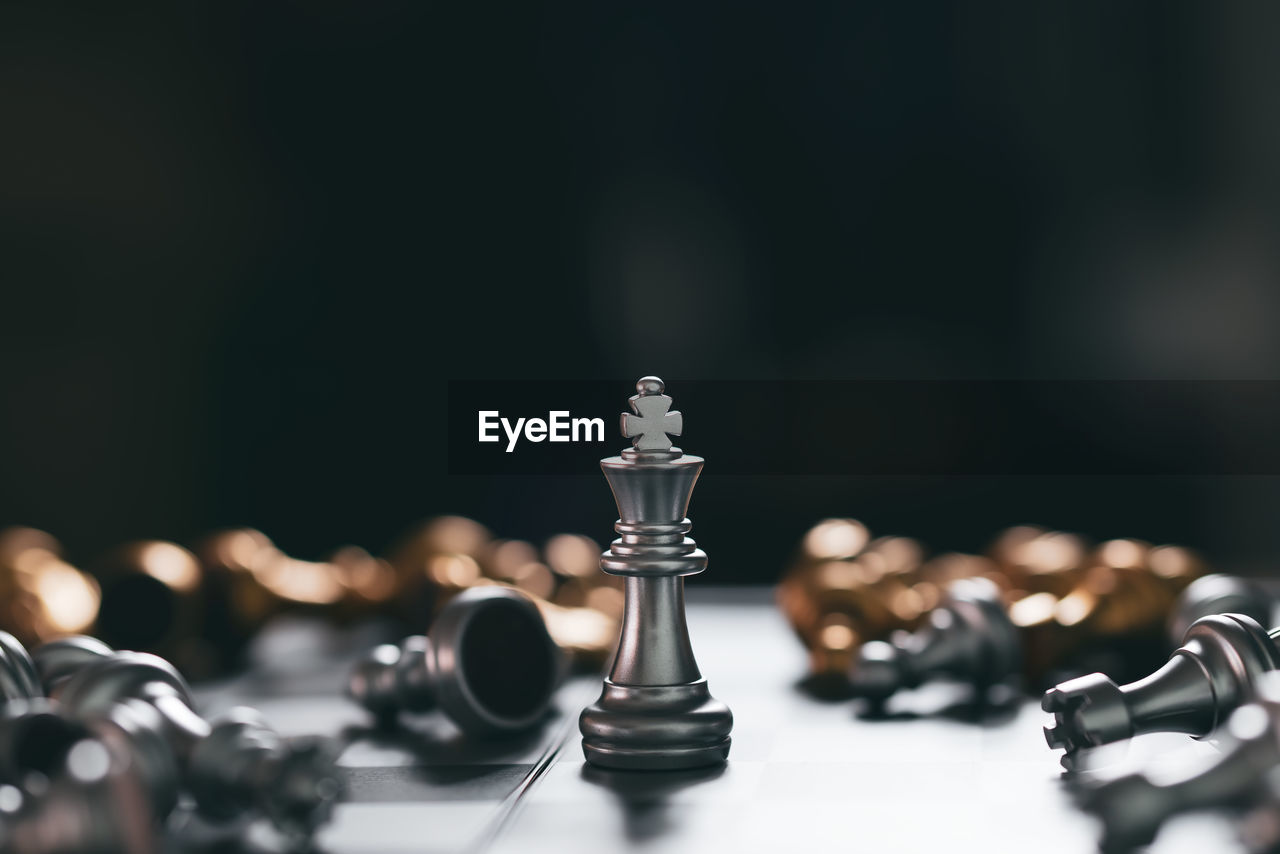 CLOSE-UP OF CHESS PIECES ON TABLE