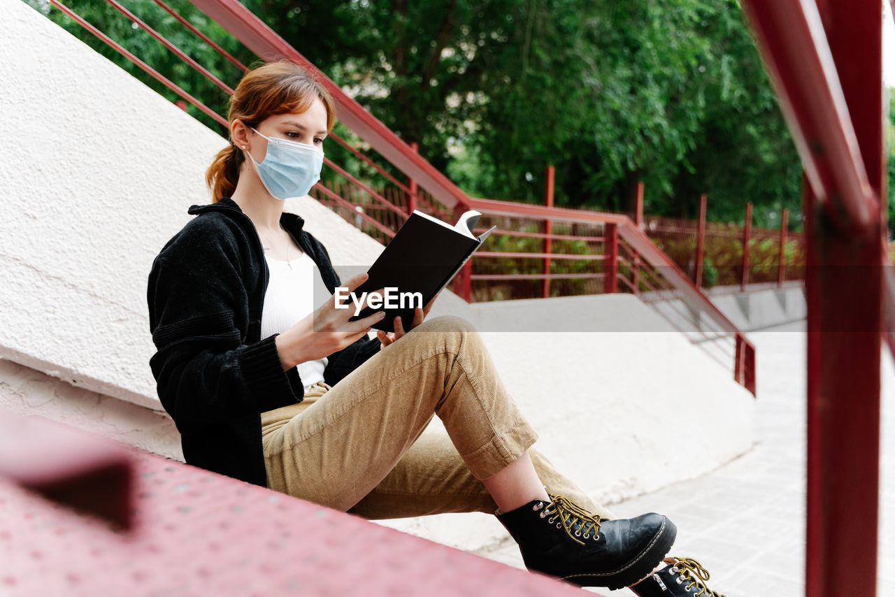 Urban portrait of a young woman in the middle of the city