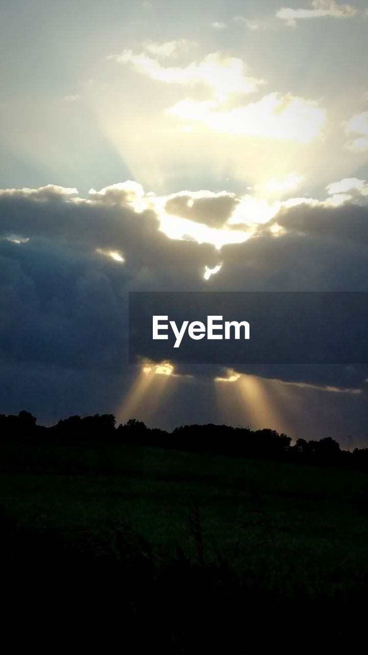 SCENIC VIEW OF FIELD AGAINST SKY AT SUNSET