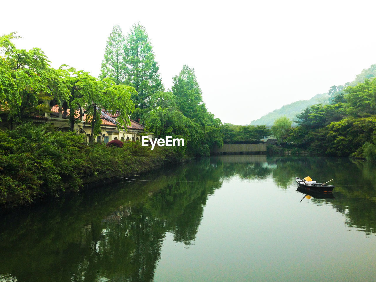 BOATS IN LAKE AGAINST CLEAR SKY