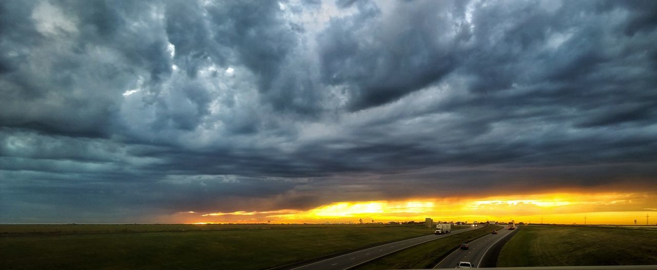 SCENIC VIEW OF DRAMATIC SKY OVER FIELD