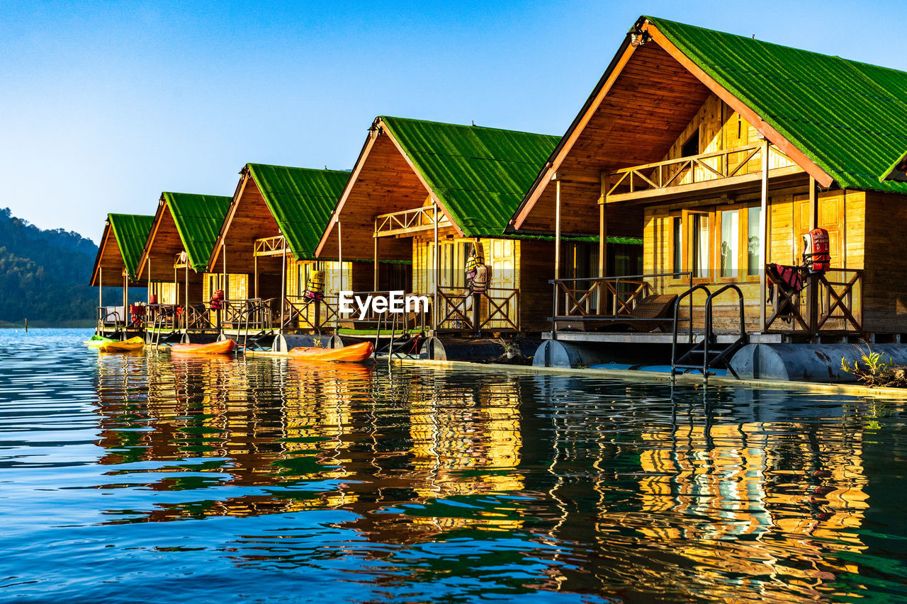Floating houses at ratchaprapha dam in surat thani, thailand