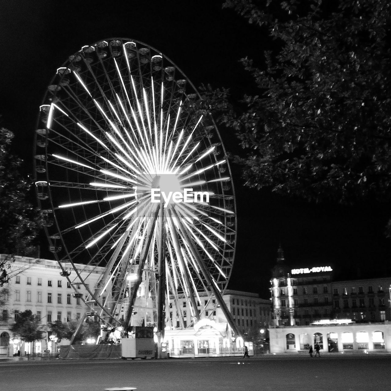 LOW ANGLE VIEW OF ILLUMINATED FERRIS WHEEL AGAINST SKY