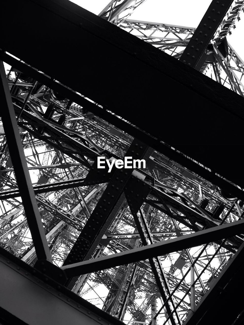 LOW ANGLE VIEW OF EIFFEL TOWER AGAINST SKY