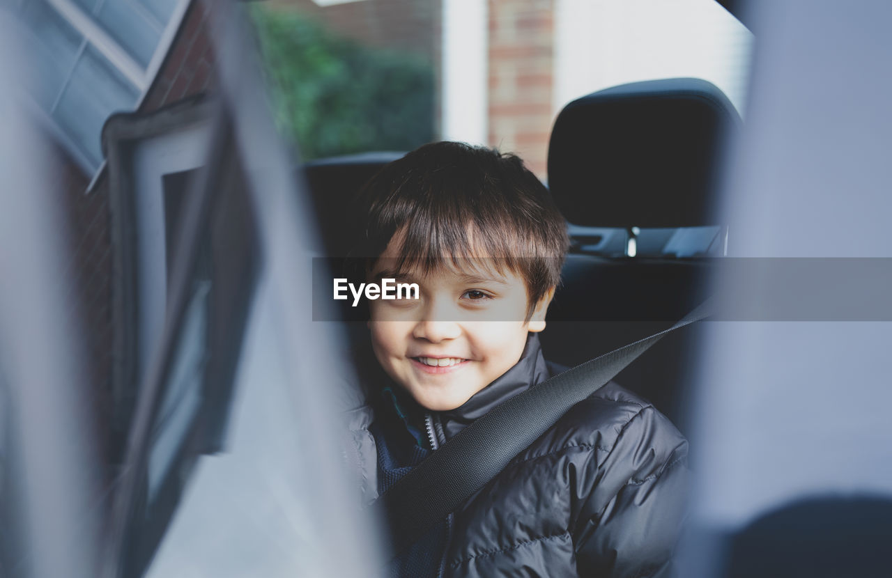 Kid sitting back seat kid siting in safety car seat,child sitting in back seat with a safety belt