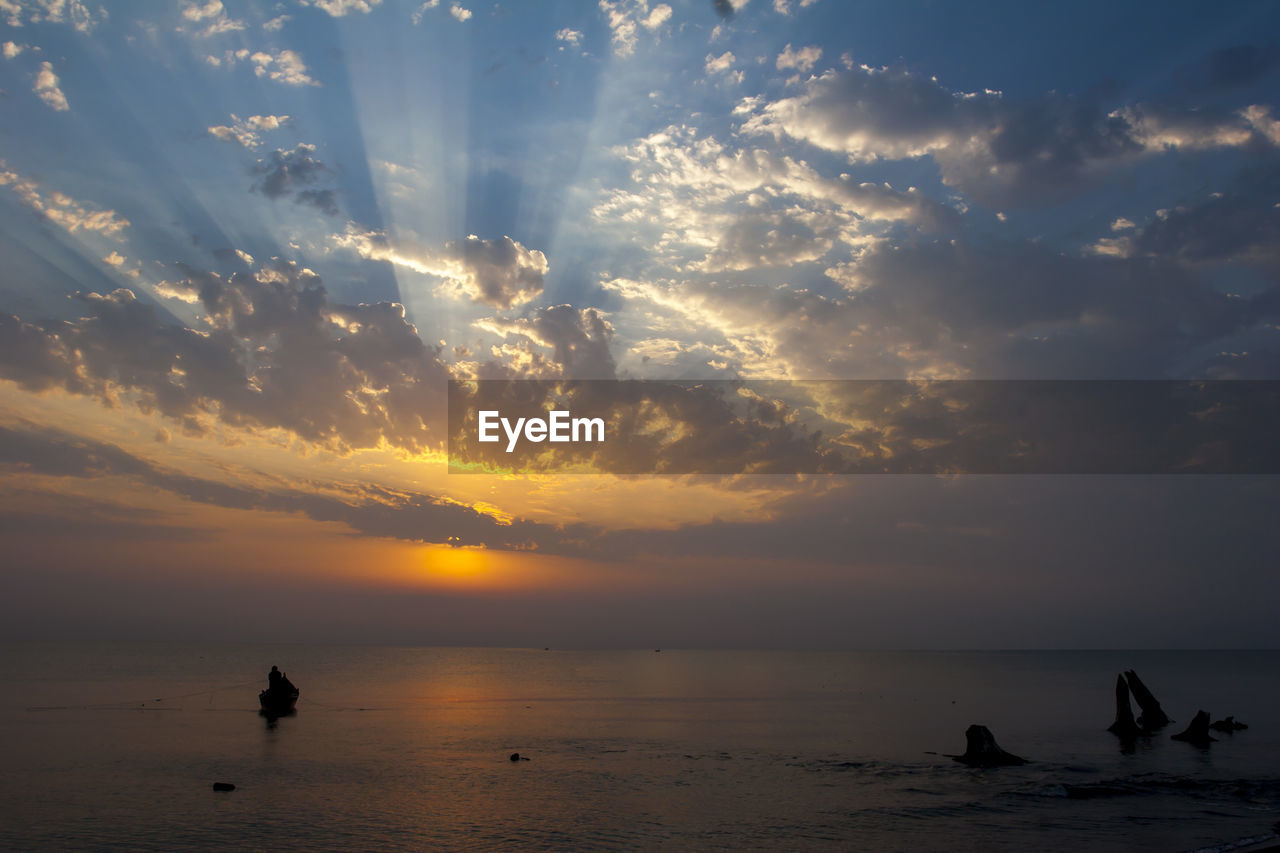 SILHOUETTE BIRDS ON BEACH AGAINST SKY DURING SUNSET
