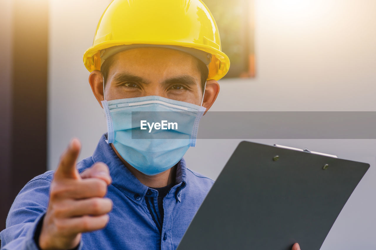 PORTRAIT OF MAN WORKING WITH CAMERA