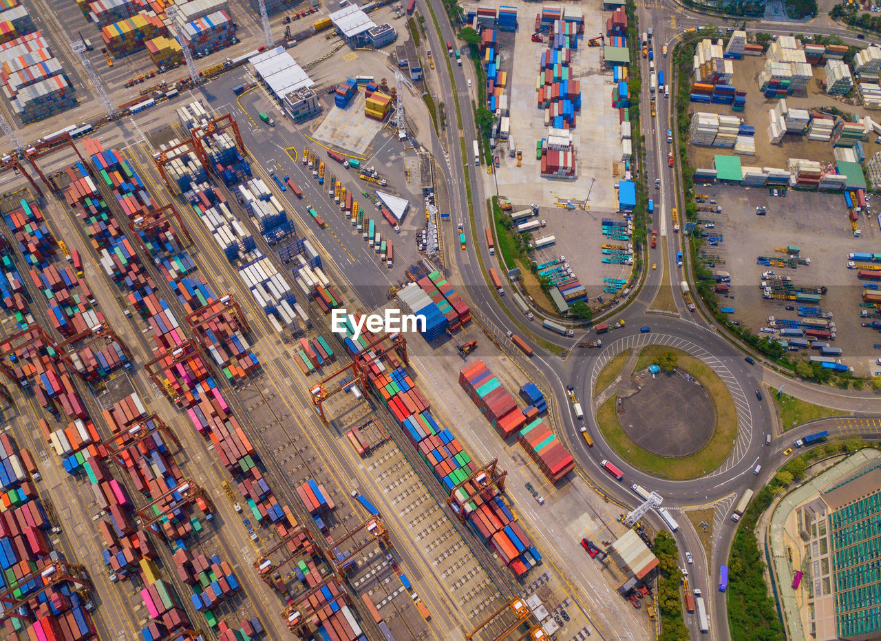 HIGH ANGLE VIEW OF CARS ON ROAD