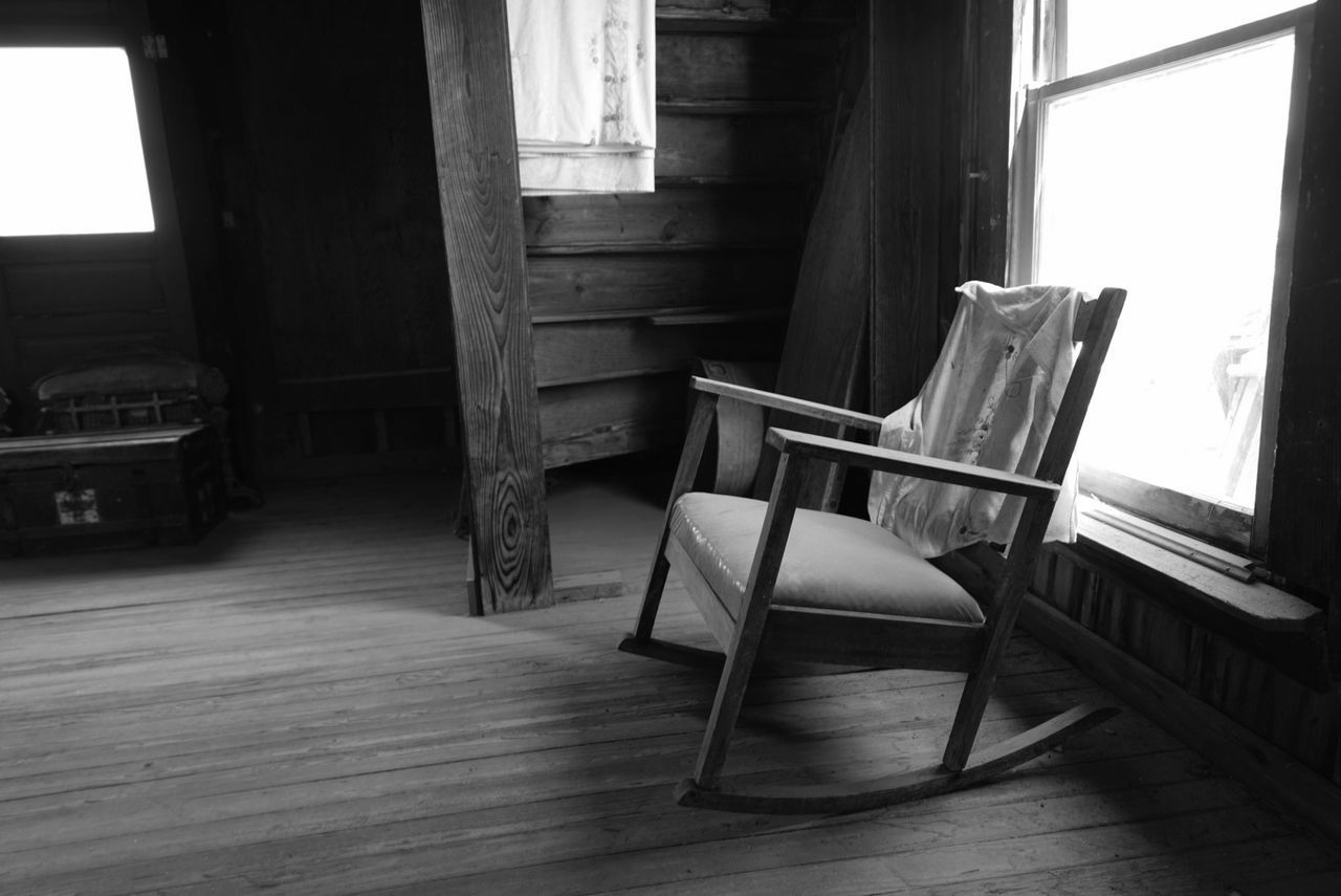 INTERIOR OF EMPTY ROOM