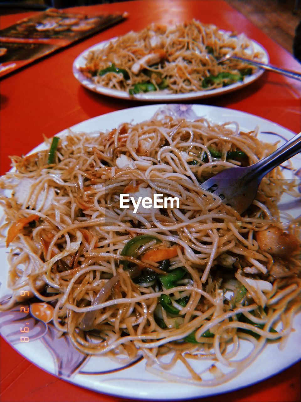 HIGH ANGLE VIEW OF NOODLES IN PLATE