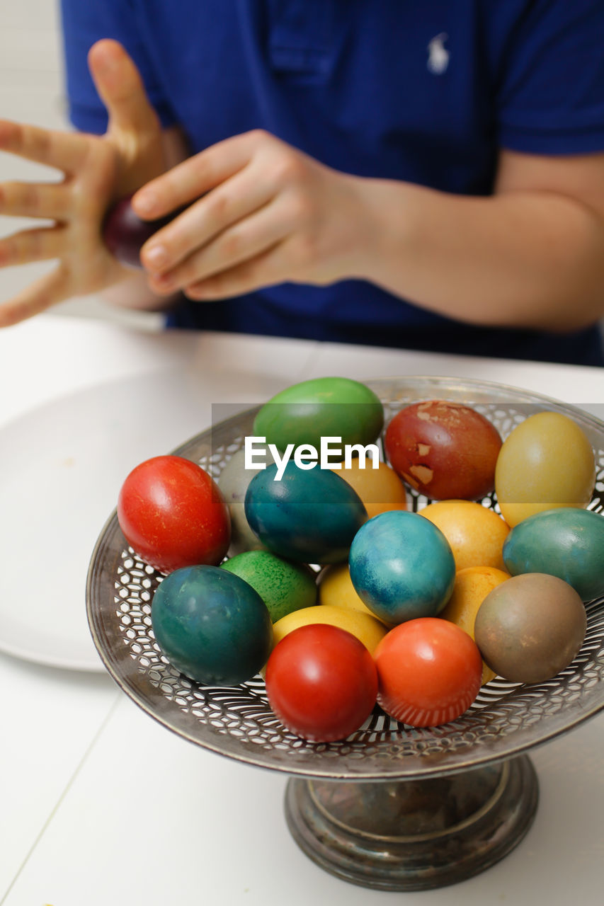 HIGH ANGLE VIEW OF MULTI COLORED CANDIES