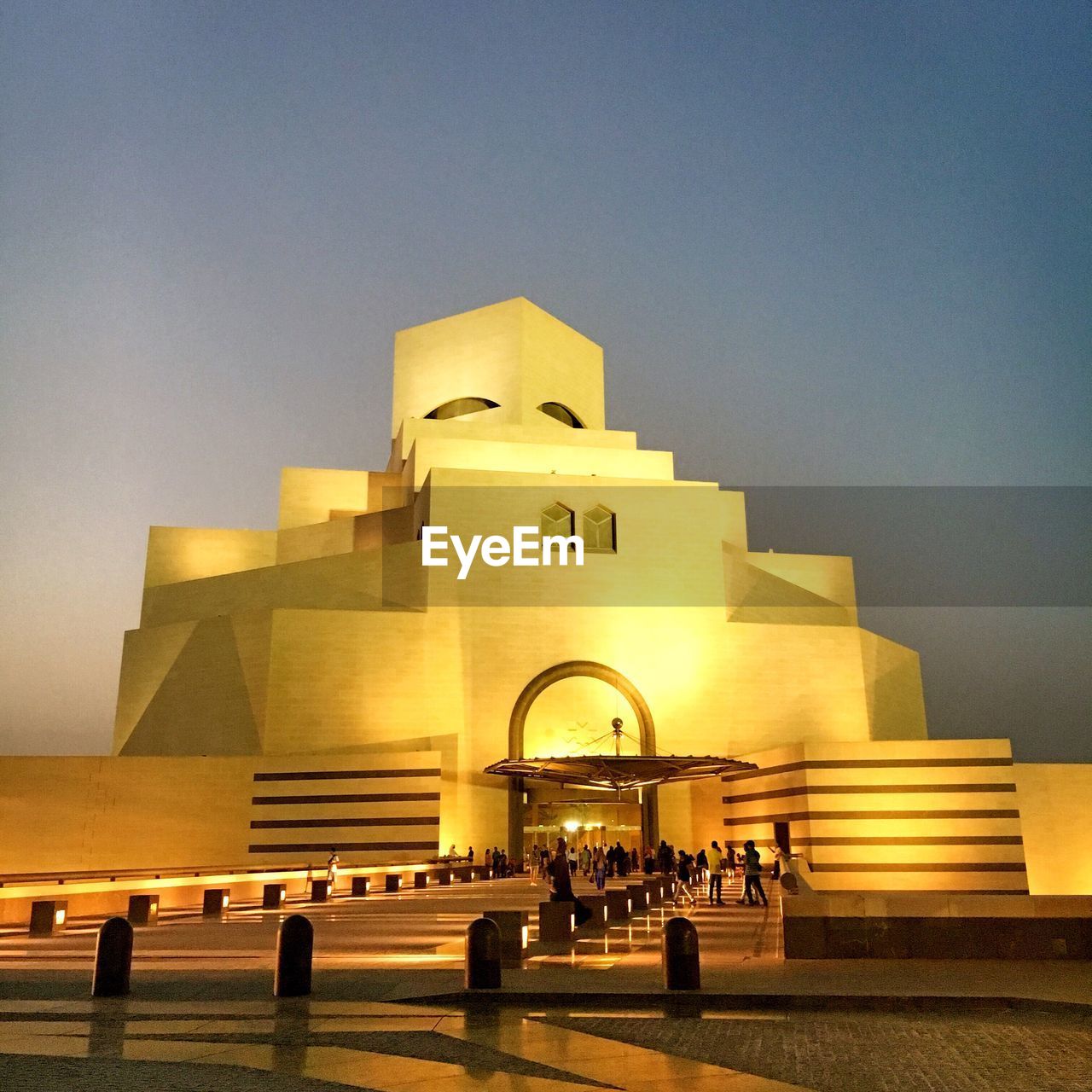 PEOPLE IN FRONT OF BUILDING AGAINST SKY